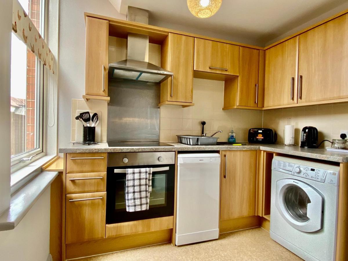 Beautiful Apartment - 5 Minute Walk To The Best Beach! - Great Location - Parking - Fast Wifi - Smart Tv - Newly Decorated - Sleeps Up To 4! Close To Bournemouth & Poole Town Centre Exterior foto