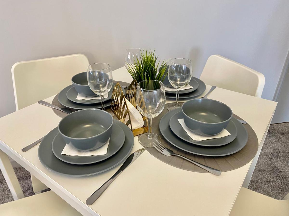 Beautiful Apartment - 5 Minute Walk To The Best Beach! - Great Location - Parking - Fast Wifi - Smart Tv - Newly Decorated - Sleeps Up To 4! Close To Bournemouth & Poole Town Centre Exterior foto