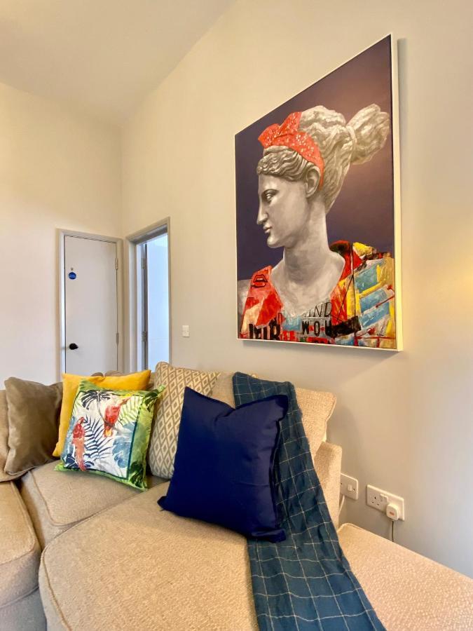 Beautiful Apartment - 5 Minute Walk To The Best Beach! - Great Location - Parking - Fast Wifi - Smart Tv - Newly Decorated - Sleeps Up To 4! Close To Bournemouth & Poole Town Centre Exterior foto